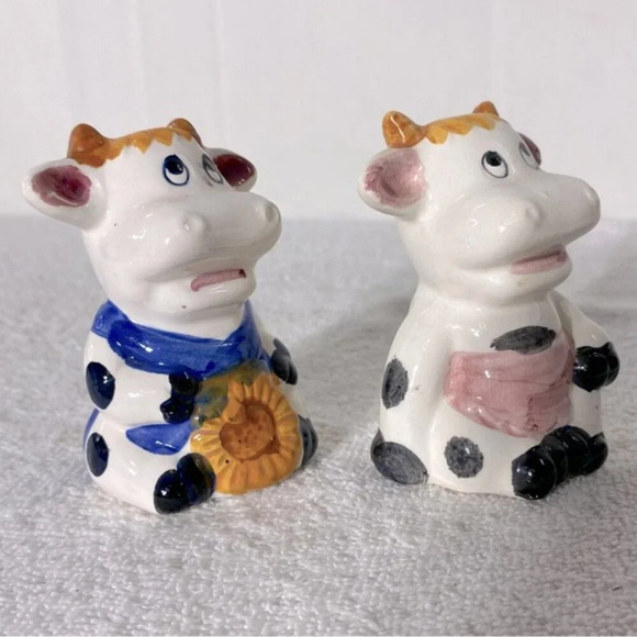 Vintage Ceramic Cow Salt & Pepper Shakers - Picture 2 of 8